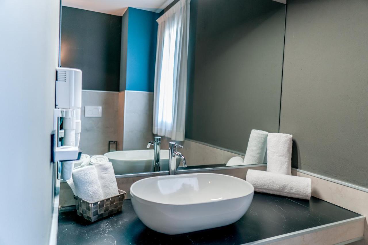 K Modern Hotel Peschiera del Garda Luaran gambar